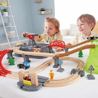 Set di costruzioni ferroviarie su tre livelli Hape toys